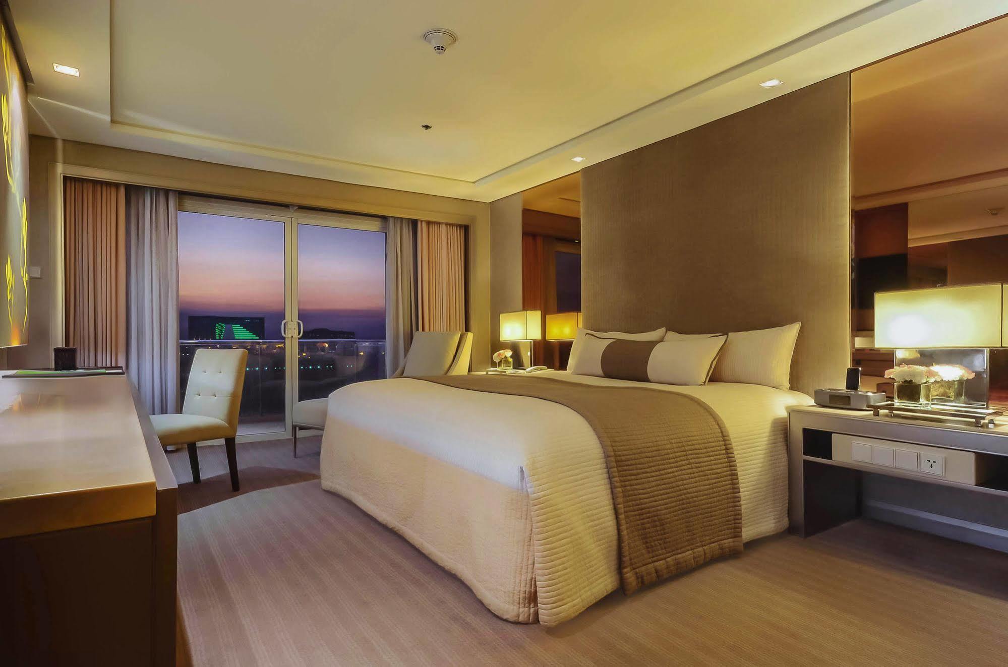 Midas Hotel And Casino Пасай Екстериор снимка